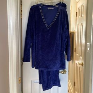 3x Sport Savvy blue velour pants and top